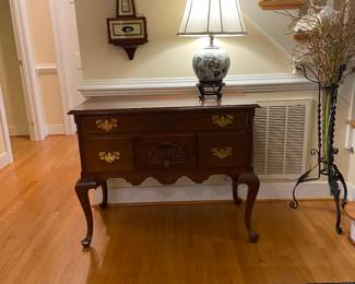 William Seay of Louisa, VA, maple Queen Anne lowboy