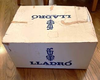 In case you were not sure about the authenticity of the Lladro firgurine, here is the box it came in.