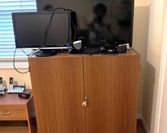 This is the closed version of the desk.