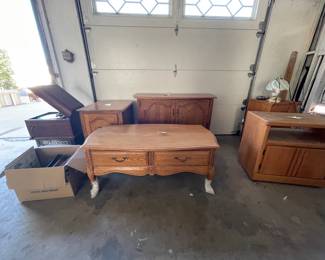 Solid Oak $40,$70,$100- Classic craftsmanship, durable build, and rich wood tones that never go out of style.
Great condition – perfect for any home decor.
Priced to sell – take the whole set or ask about individual pieces!