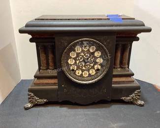 Vintage mantle clock with key
