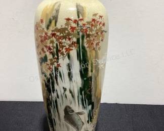 Oriental vase with fish