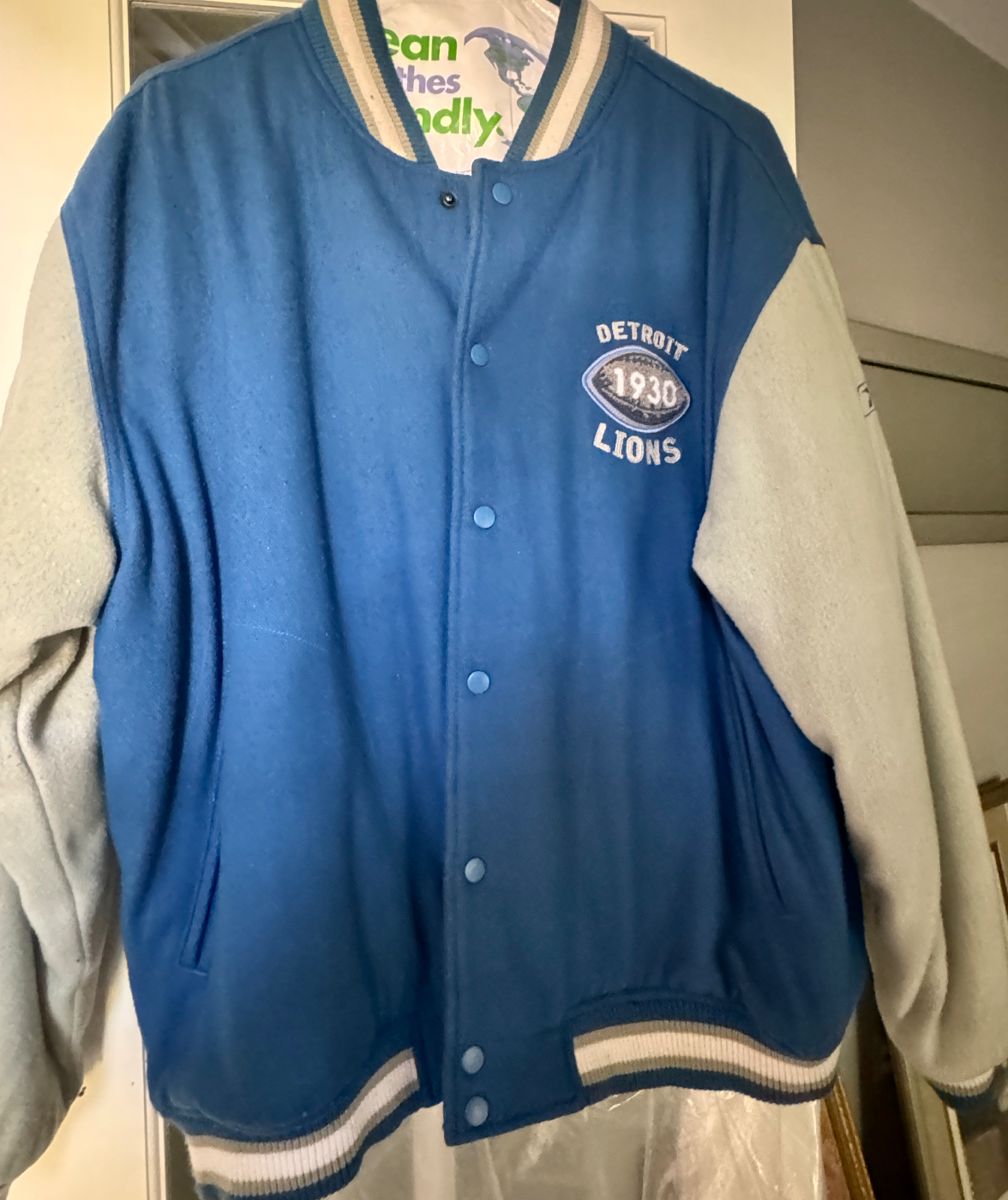 Detroit Lions Men’s Jacket (size XL)