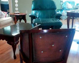 Back of tufted barrell chair