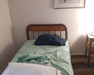 Spool bed.