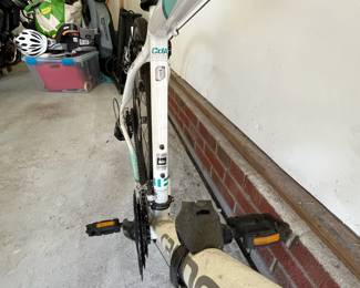 C42 - $200. Cannondale Quick C4. Size Tall. Bike in good condition. Tires are flat - might need air or might need new inner tubes.