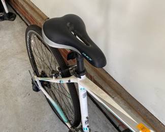C42 - $200. Cannondale Quick C4. Size Tall. Bike in good condition. Tires are flat - might need air or might need new inner tubes.