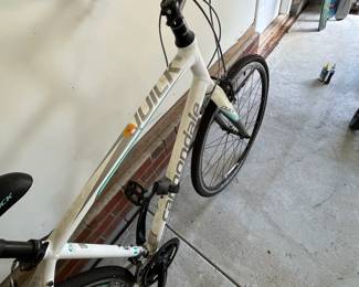 C42 - $200. Cannondale Quick C4. Size Tall. Bike in good condition. Tires are flat - might need air or might need new inner tubes.