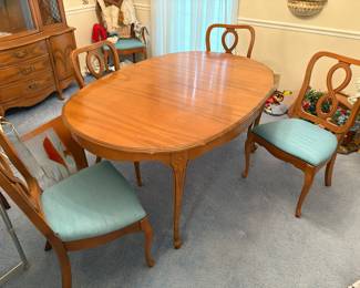 Dining room table that seats six
