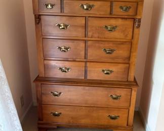 Solid wood chest of drawers