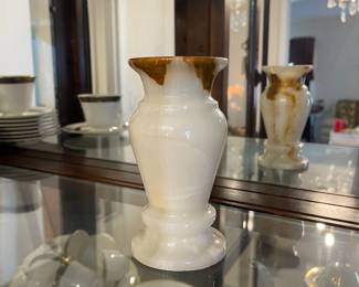 D12 - $15. 6" Onyx Vase.