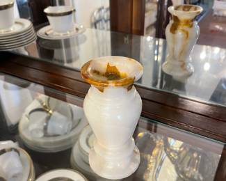 D12 - $15. 6" Onyx Vase.