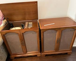 Magnavox record player and record holder