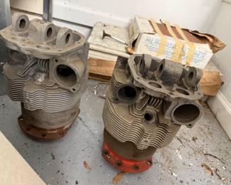 2 Aircraft engine cylinders