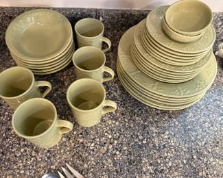 Dishes set