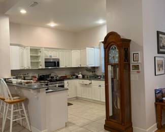 Looking in to kitchen