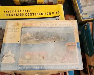 AHM 5808 Bungalow with Patio (in Box) - $12.00