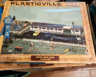 Plasticville 2903-198 Motel with Pool (in Box) - $12.00