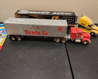 Santa Fe Truck and Trailer - Lionel 52323 - $30.00