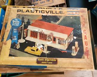 Plasticville 2807-150 Gas Station (in Box) - $12.00