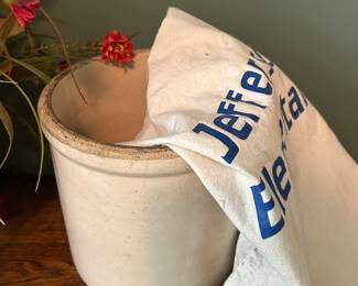 crock, Jefferson elementary bag