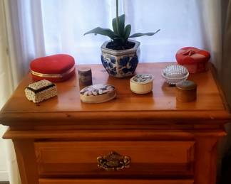 MB Sm. Dresser
