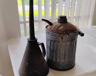 Railroad oiler feeder and oil can