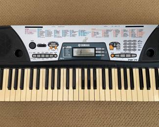 Yahama electric keyboard PSR 175 with stand
