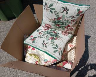 (9) Decorative Pillows