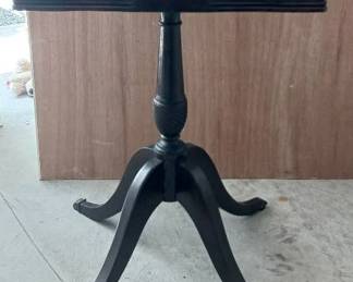 Dark Wooden Four-Footed Pedestal Table