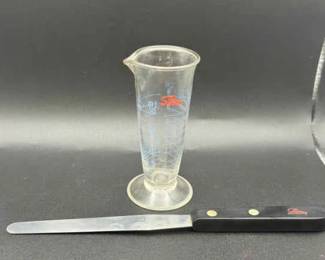 Lilly Beaker Glass Footed Graduated Cylinder & Spreader Laboratory Chemistry 30 ML 1 oz VTG