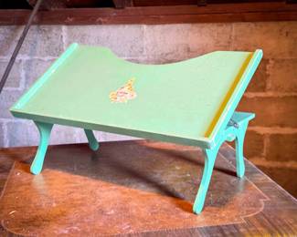 Vintage Collapsible Kids Table Eisel