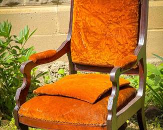 Amazing Tufted Antique Chair