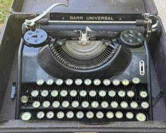 Barr Universal Vintage Typewriter With Case