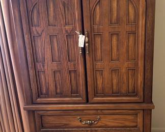 Basset Gentleman's Chest