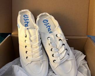 Nice lady shoes about 7 1/2 to 9 and all are brand new