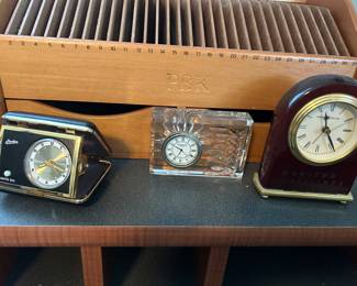vintage clocks I don’t think there’s any batteries in them