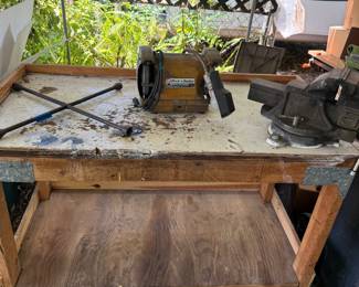 Sturdy workbench
