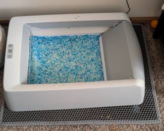 Self Cleaning litter box