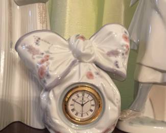 CLOSER LOOK AT LLARDRO SMALL CLOCK