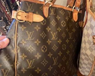 GREAT CONDITION AUTHENTIC LOUIS VUITTON W/ CERT AND DUST BAG