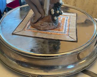 ROUND CAKE STAND AND THE BASE OF LLARDRO