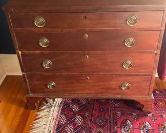 Mahogany chest of drawers 