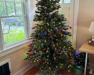 artificial pre-lit christmas tree 