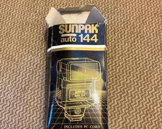 Sunpak Auto 144 Thyristor Flash 