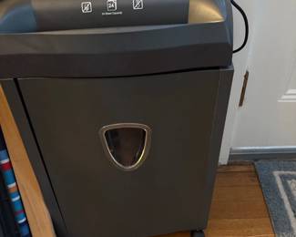 Staples paper shredder 