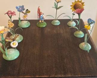traditional German wooden figurines "Blumenkinder Erzgebirge" 