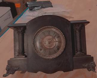 Antique mantle clock