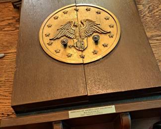 Heritage of America Coin Collection. 80 plus pieces. Complete in original presentation box.
Kennedy Half Dollars 1964
Morgan Silver Dollar
Indian Head penny
Walking Liberty a n d many more.
Sold as 1 lot.