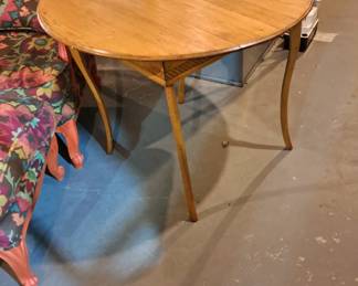 Folding table